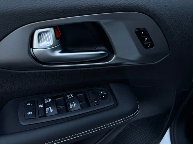 New 2026 Chrysler Pacifica Select image 14