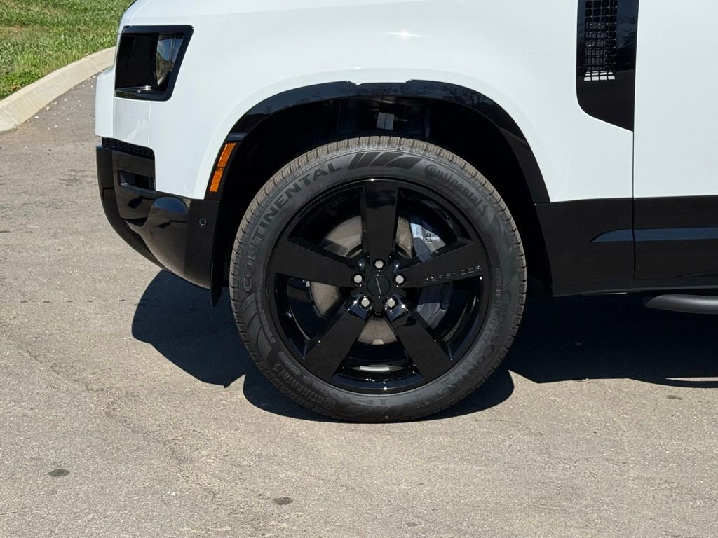 New 2026 Land Rover Defender 130 X-Dynamic SE image 9