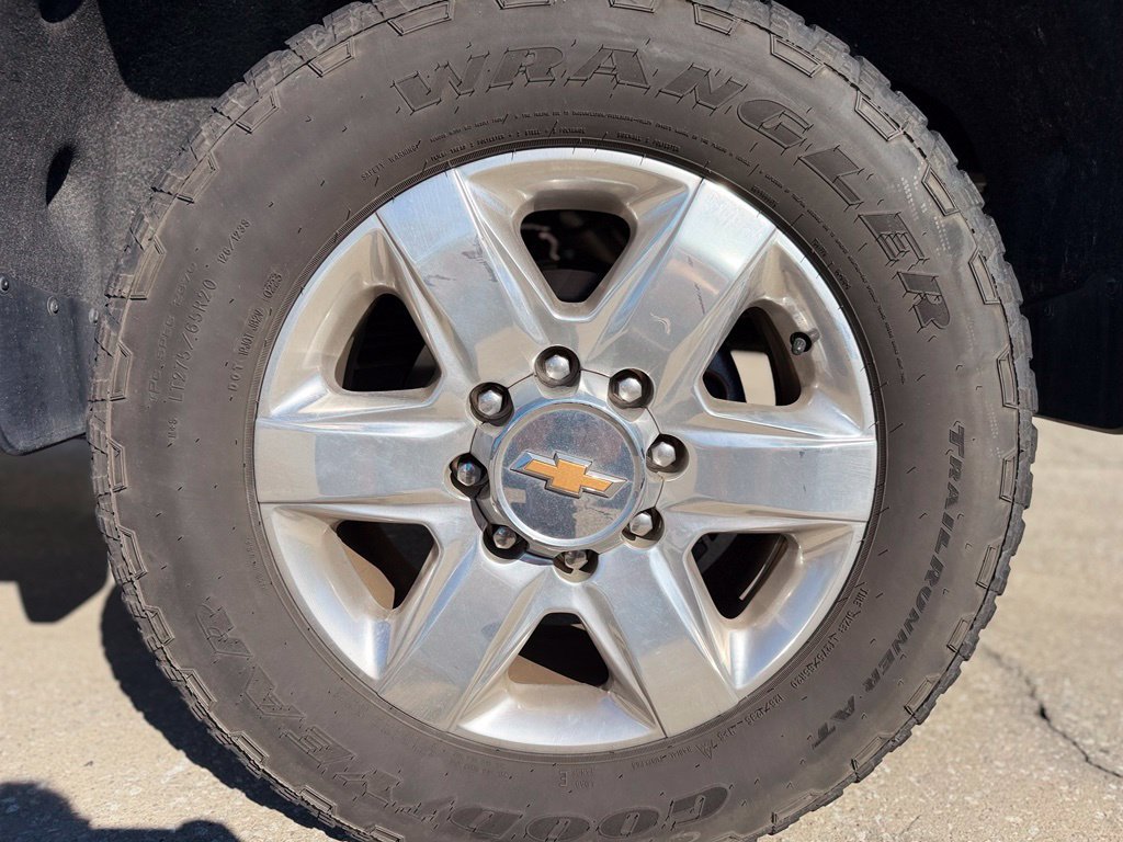 Used 2023 Chevrolet Silverado 2500 LTZ AWD/4WD image 11