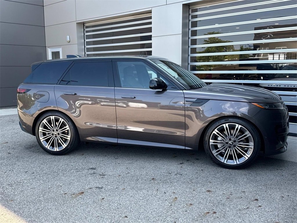 New 2025 Land Rover Range Rover Sport Dynamic SE image 9