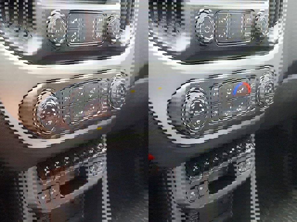 Used 2019 Chevrolet Colorado ZR2 image 28