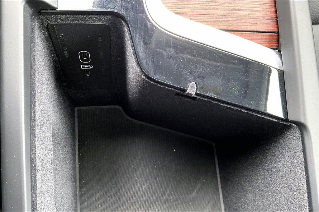 Certified 2023 Volvo XC60 B5 Plus w/ Protection Package Premier image 15