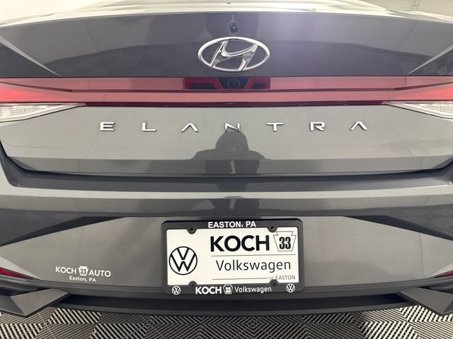 Used 2023 Hyundai Elantra SEL w/ Convenience Package FWD image 18