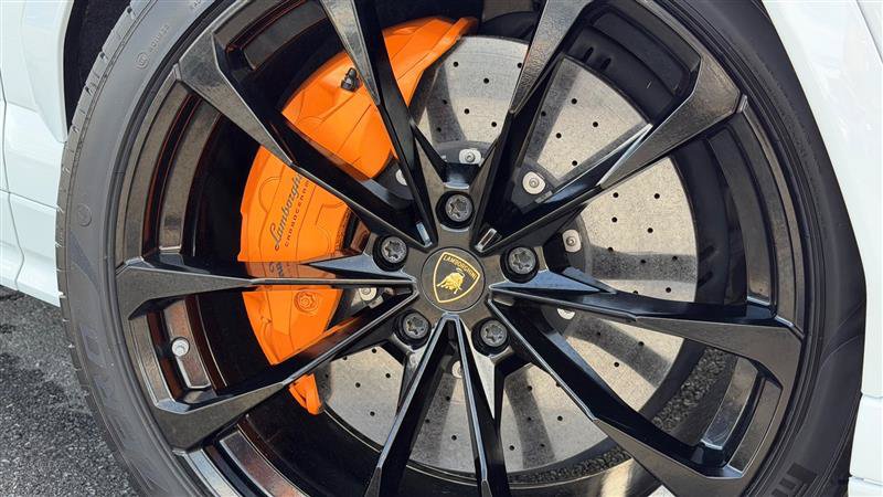 Used 2020 Lamborghini Urus AWD/4WD image 14