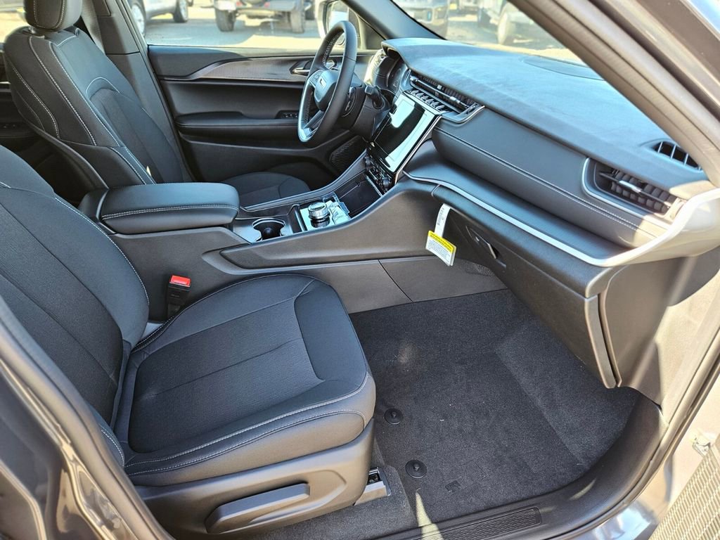 New 2025 Jeep Grand Cherokee Laredo X w/ Luxury Tech Group I image 11