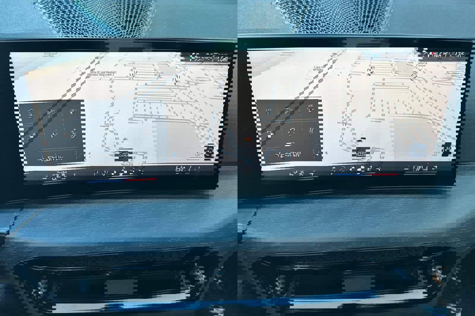 Used 2025 BMW 330i Sedan w/ M Sport Package image 21