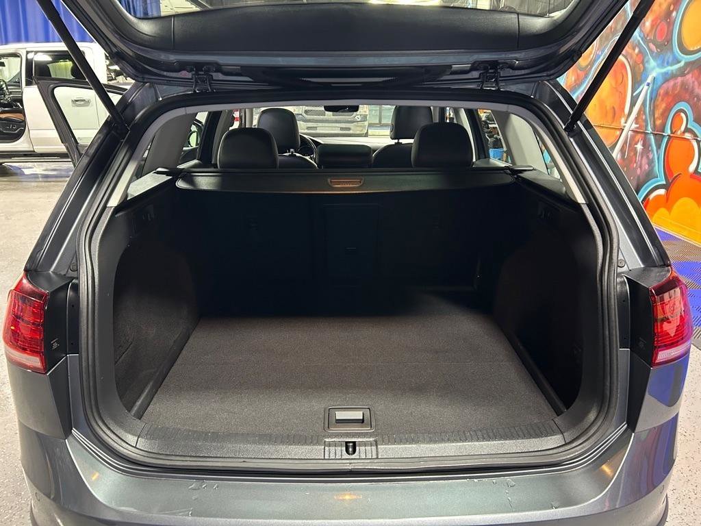 Used 2018 Volkswagen Golf Alltrack SEL image 21