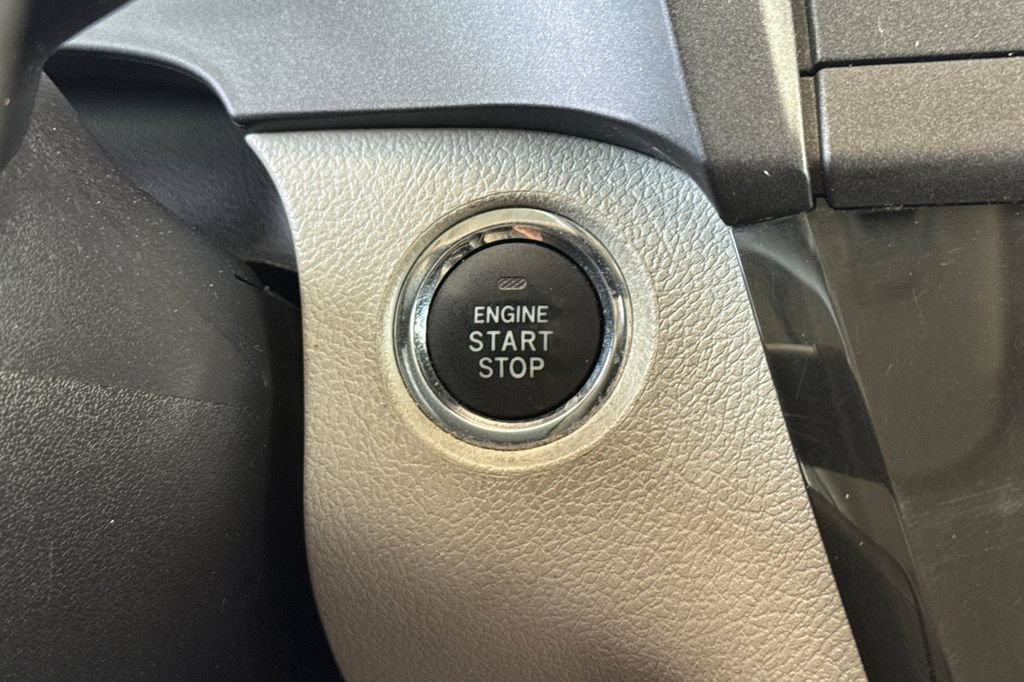Used 2020 Toyota Sienna LE w/ LE Preferred Package FWD image 26