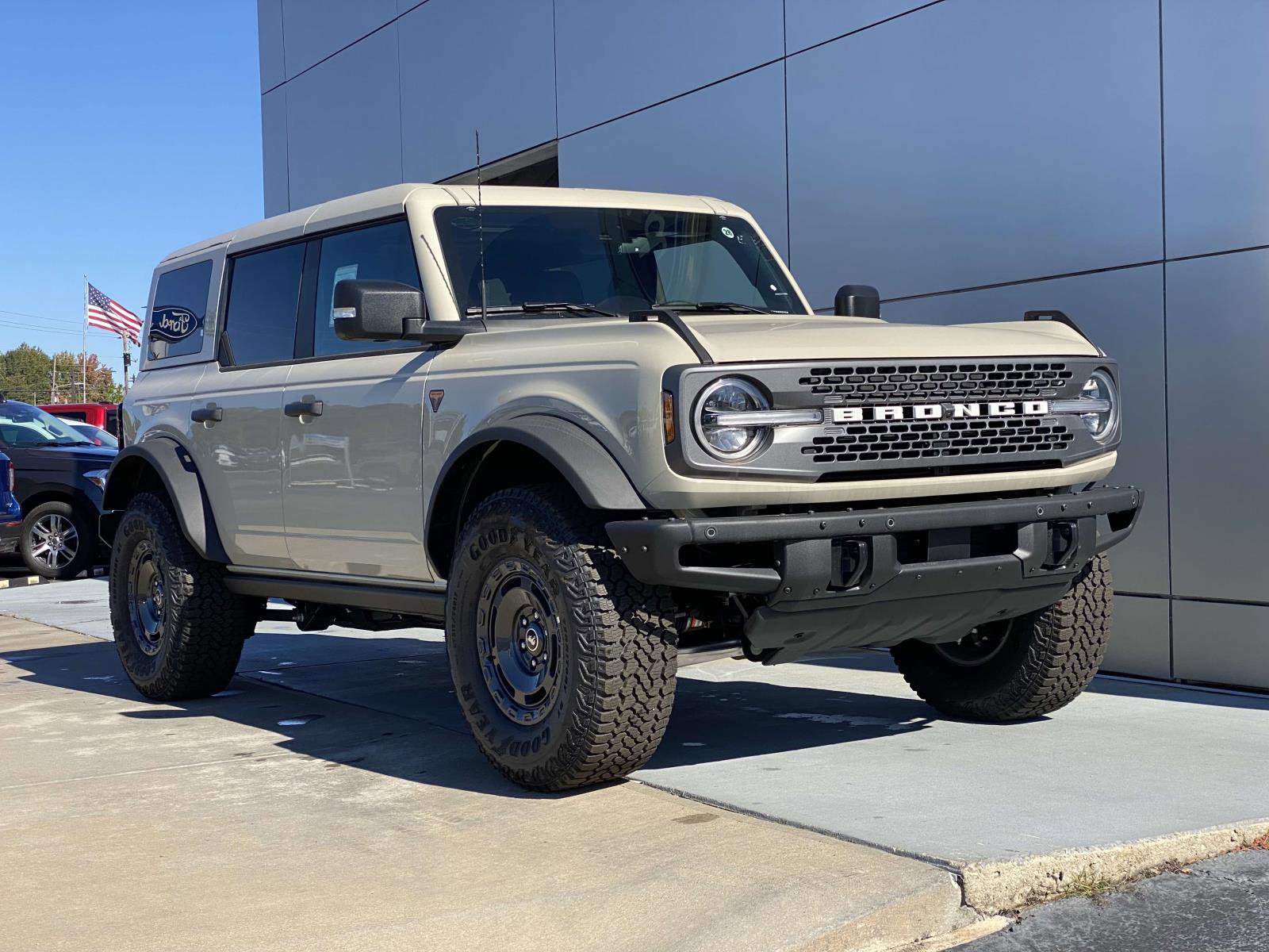 New 2025 Ford Bronco Badlands image 2