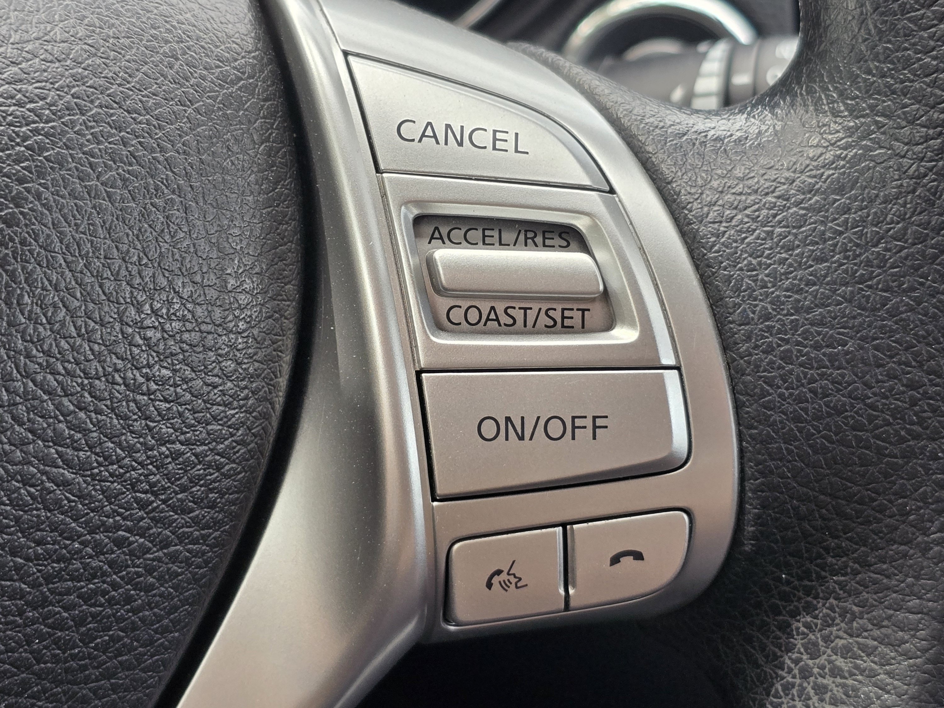 Used 2015 Nissan Rogue SV w/ SV Premium Package AWD/4WD image 12