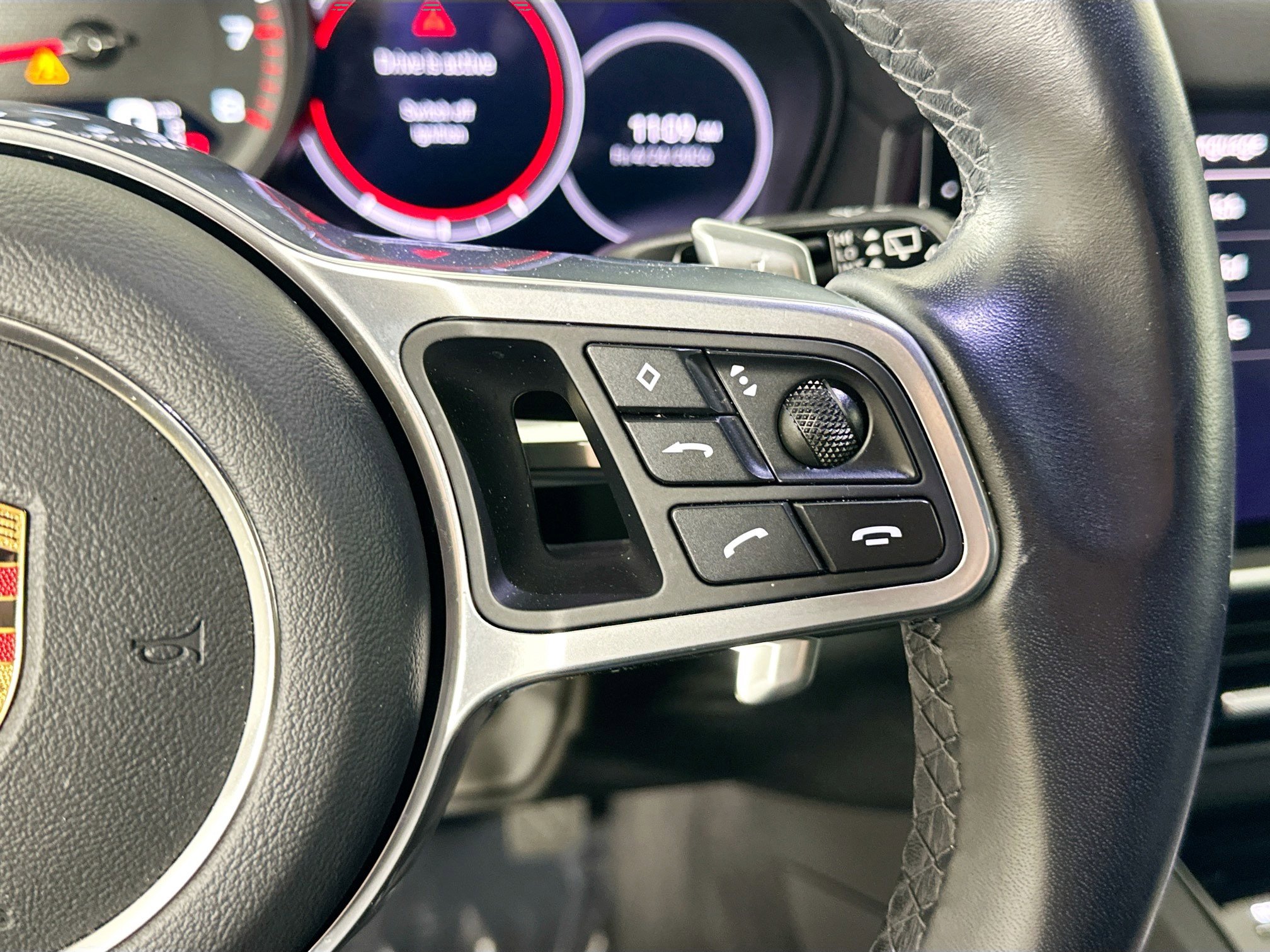 Used 2022 Porsche Cayenne AWD/4WD image 19