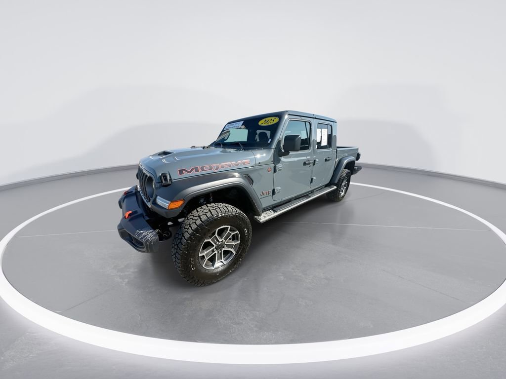 Used 2025 Jeep Gladiator Mojave w/ Convenience Group AWD/4WD image 4