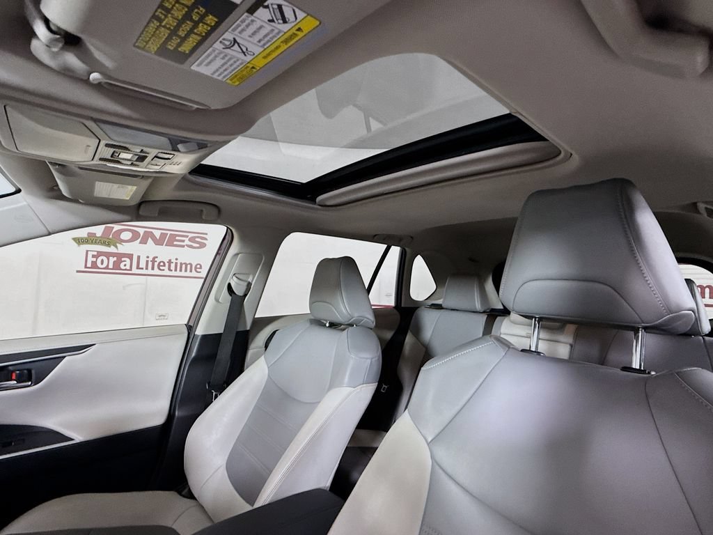 Used 2019 Toyota RAV4 Limited w/ Carpet Mat Package AWD/4WD image 11