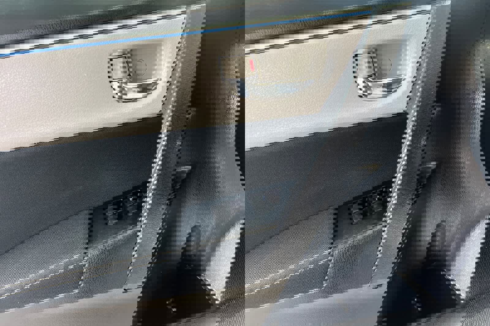 Used 2015 Toyota Corolla LE image 12