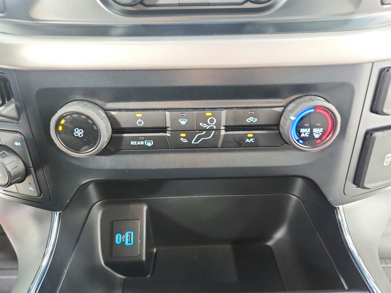 Used 2023 Ford F150 XLT w/ XTR Package image 29