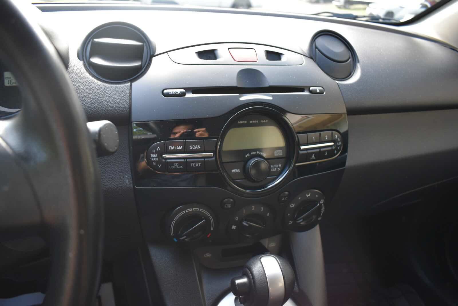 Used 2013 MAZDA MAZDA2 Sport FWD image 18