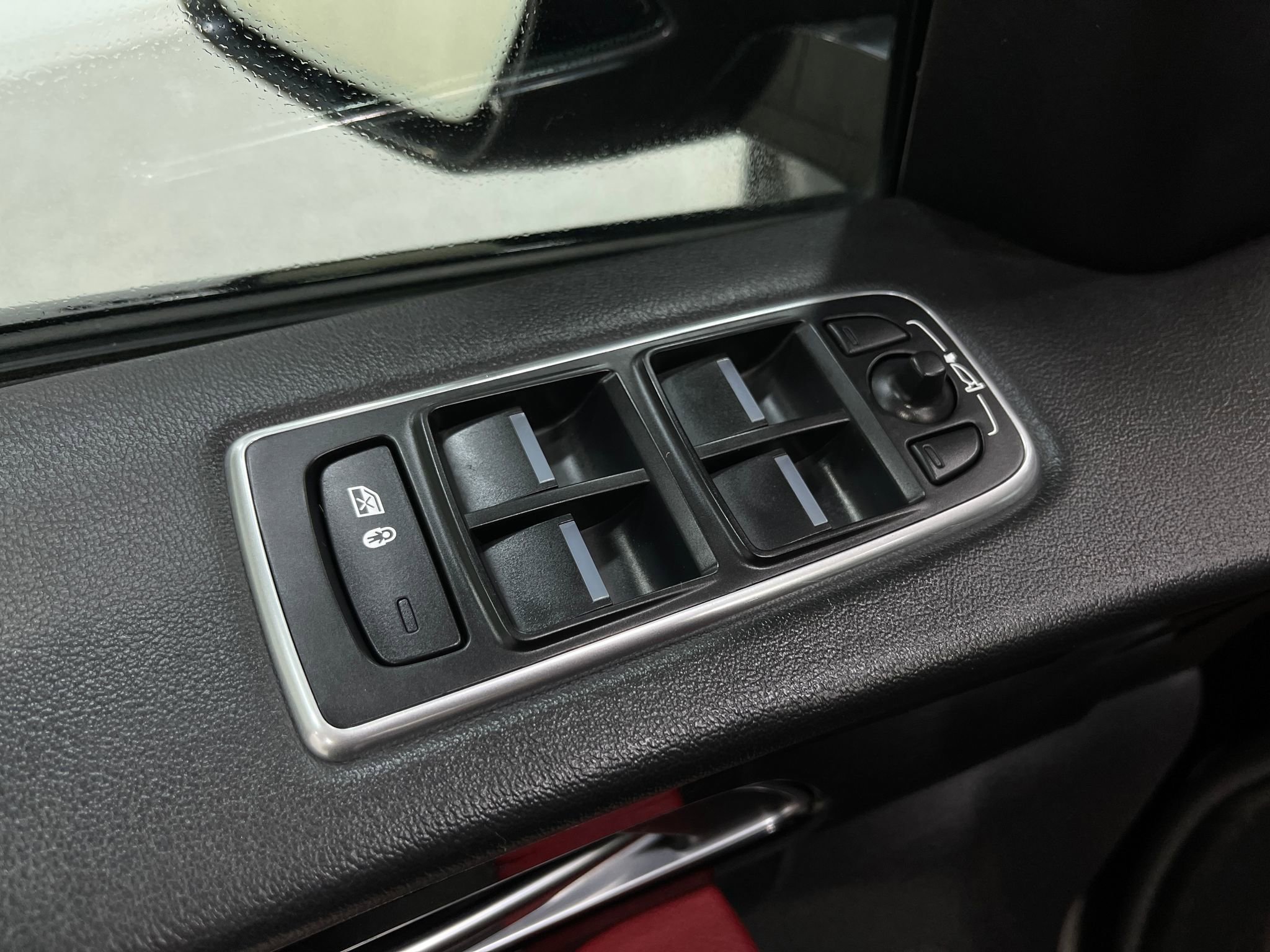 Used 2017 Jaguar F-PACE R-Sport image 15