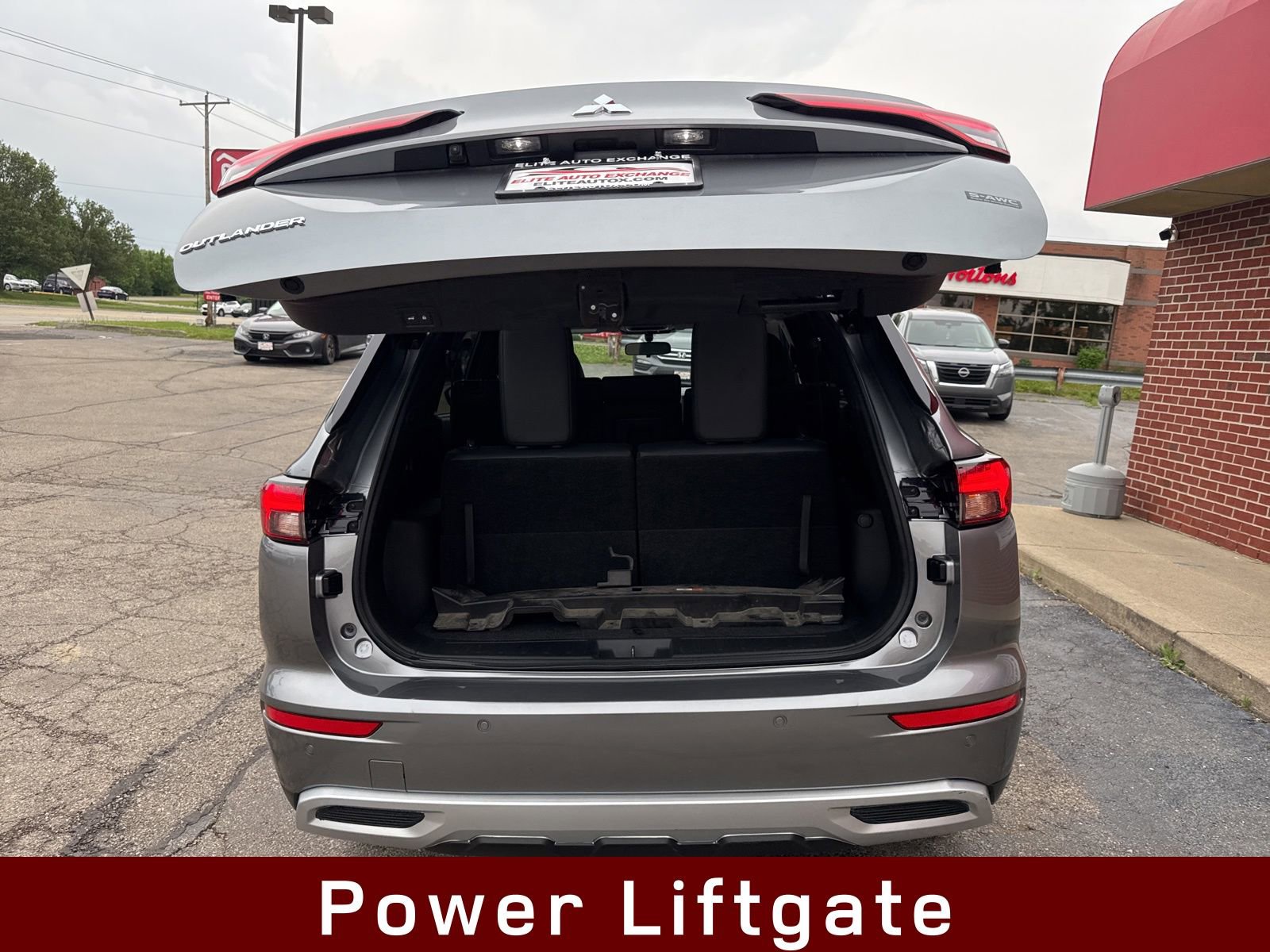 Used 2024 Mitsubishi Outlander SE image 17