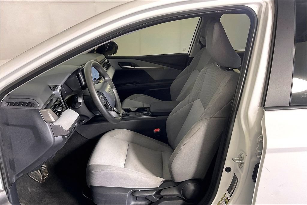 Used 2025 Toyota Camry LE FWD image 30