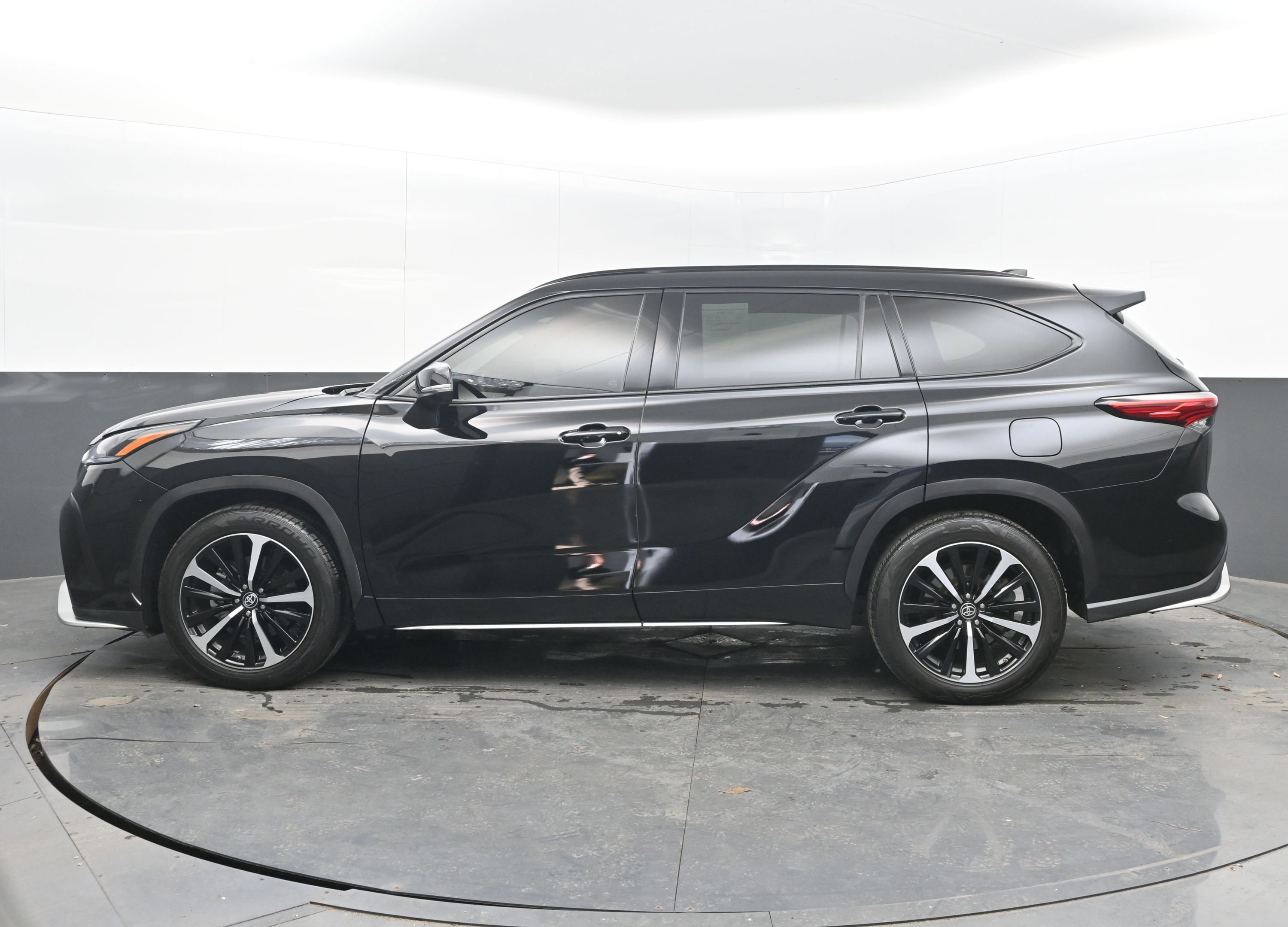 Used 2022 Toyota Highlander XSE image 5