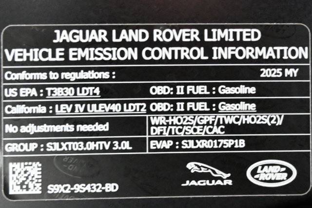 Used 2025 Land Rover Range Rover Sport SE AWD/4WD image 38