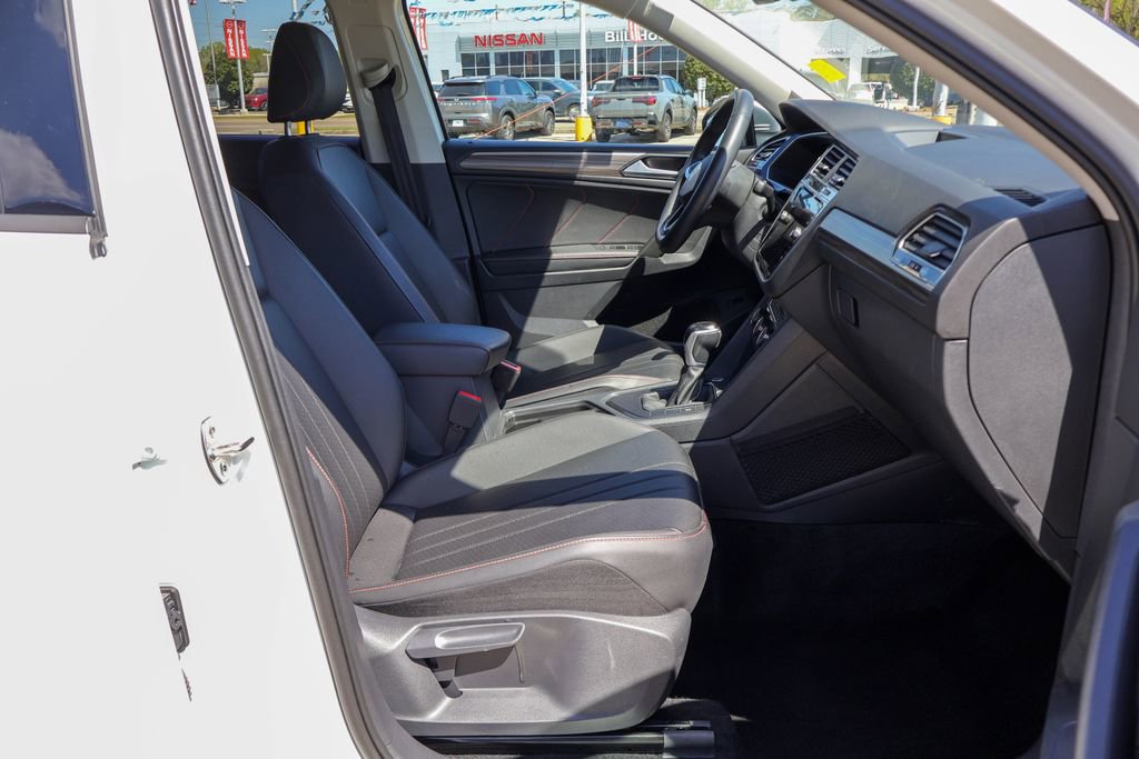 Used 2024 Volkswagen Tiguan SE image 8