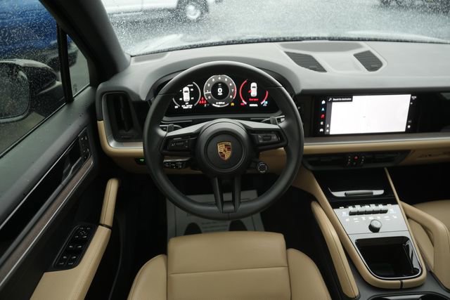 Used 2025 Porsche Cayenne Base image 22