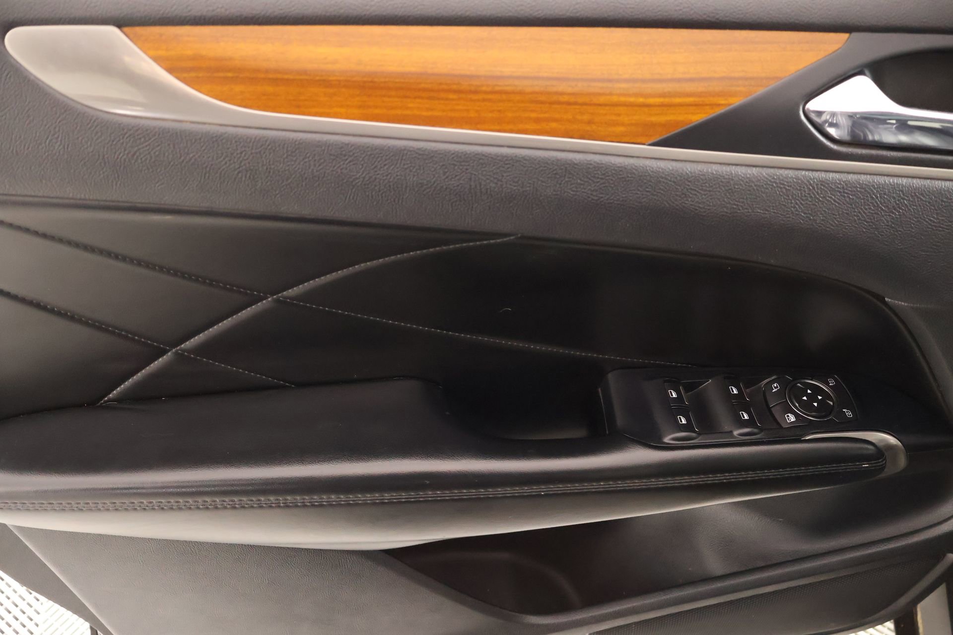 Used 2017 Lincoln MKC Reserve w/ Lincoln MKC Climate Package image 16