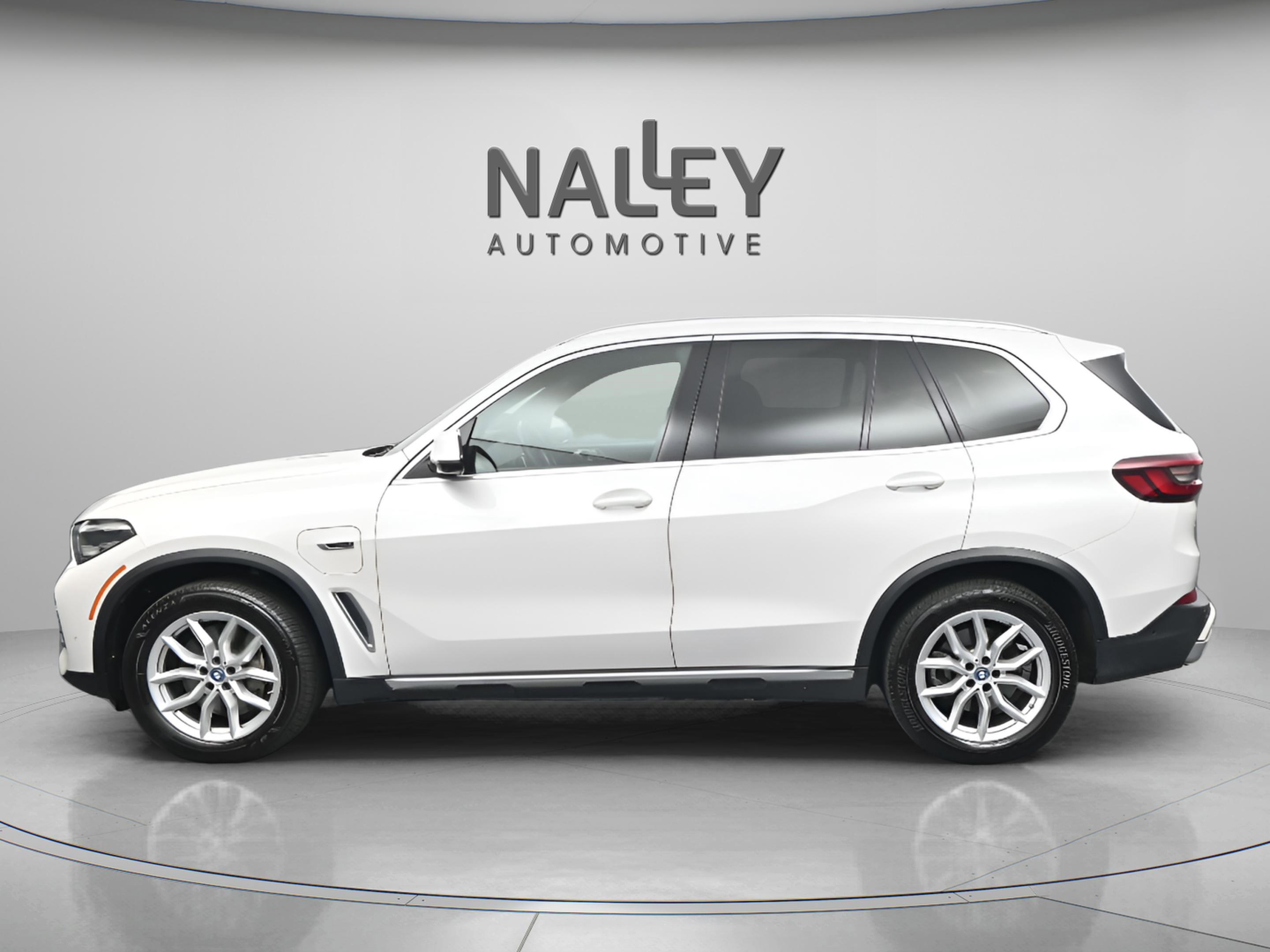 Used 2022 BMW X5 xDrive45e w/ Parking Assistance Package image 10