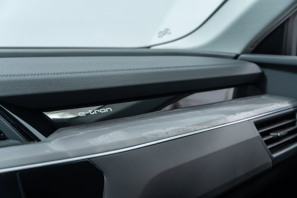 Used 2024 Audi Q8 e-tron Premium image 20