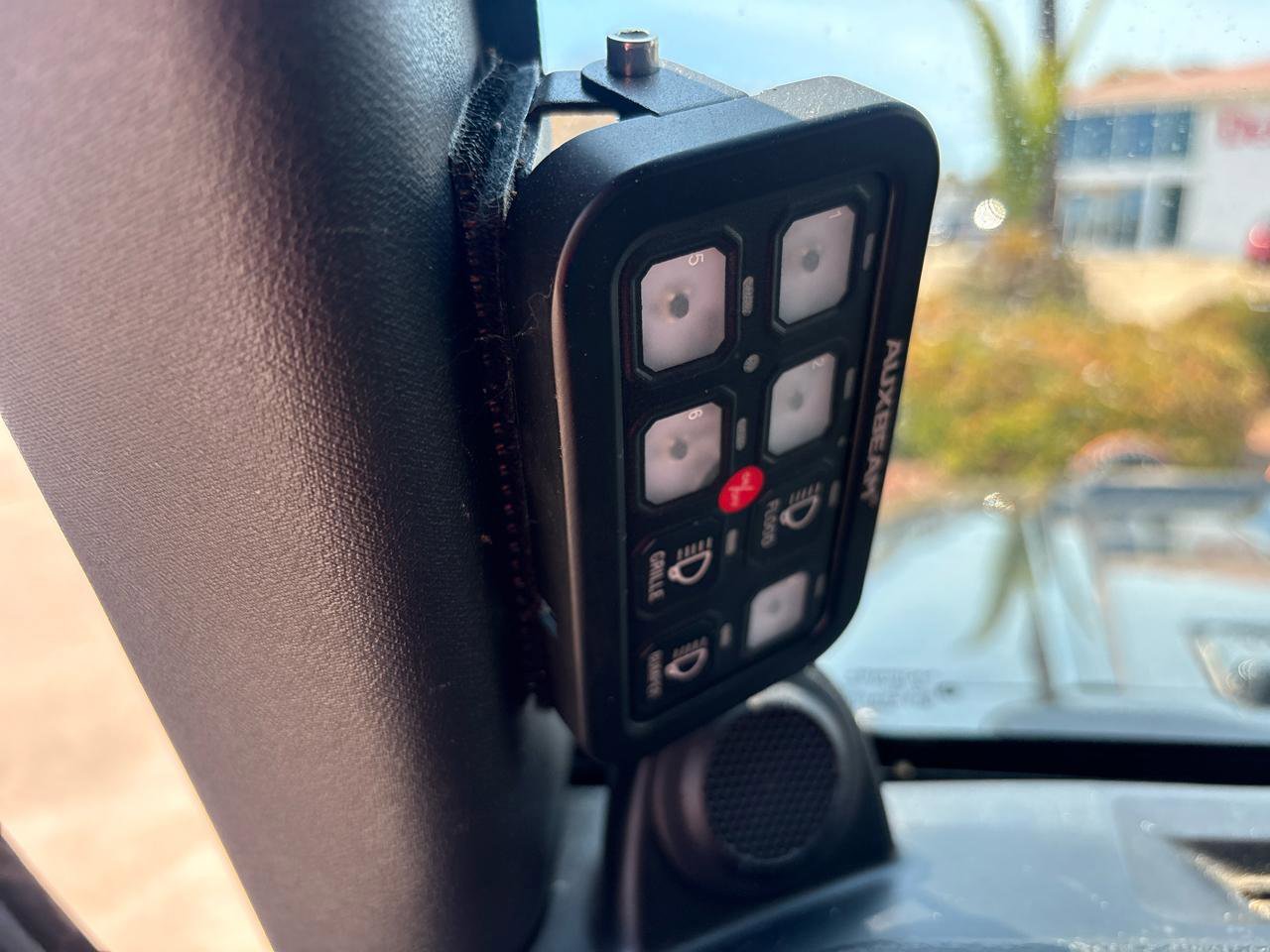 Used 2012 Jeep Wrangler Unlimited Rubicon image 22