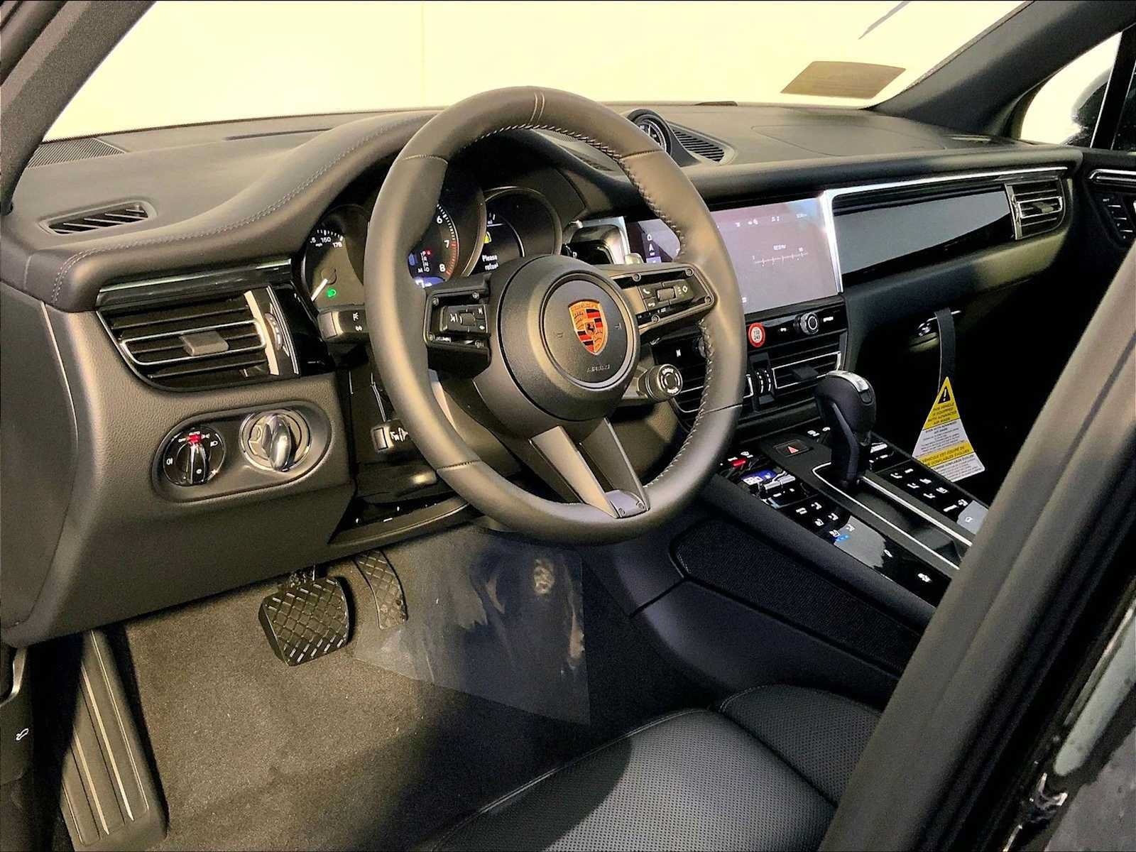 New 2026 Porsche Macan AWD/4WD image 4