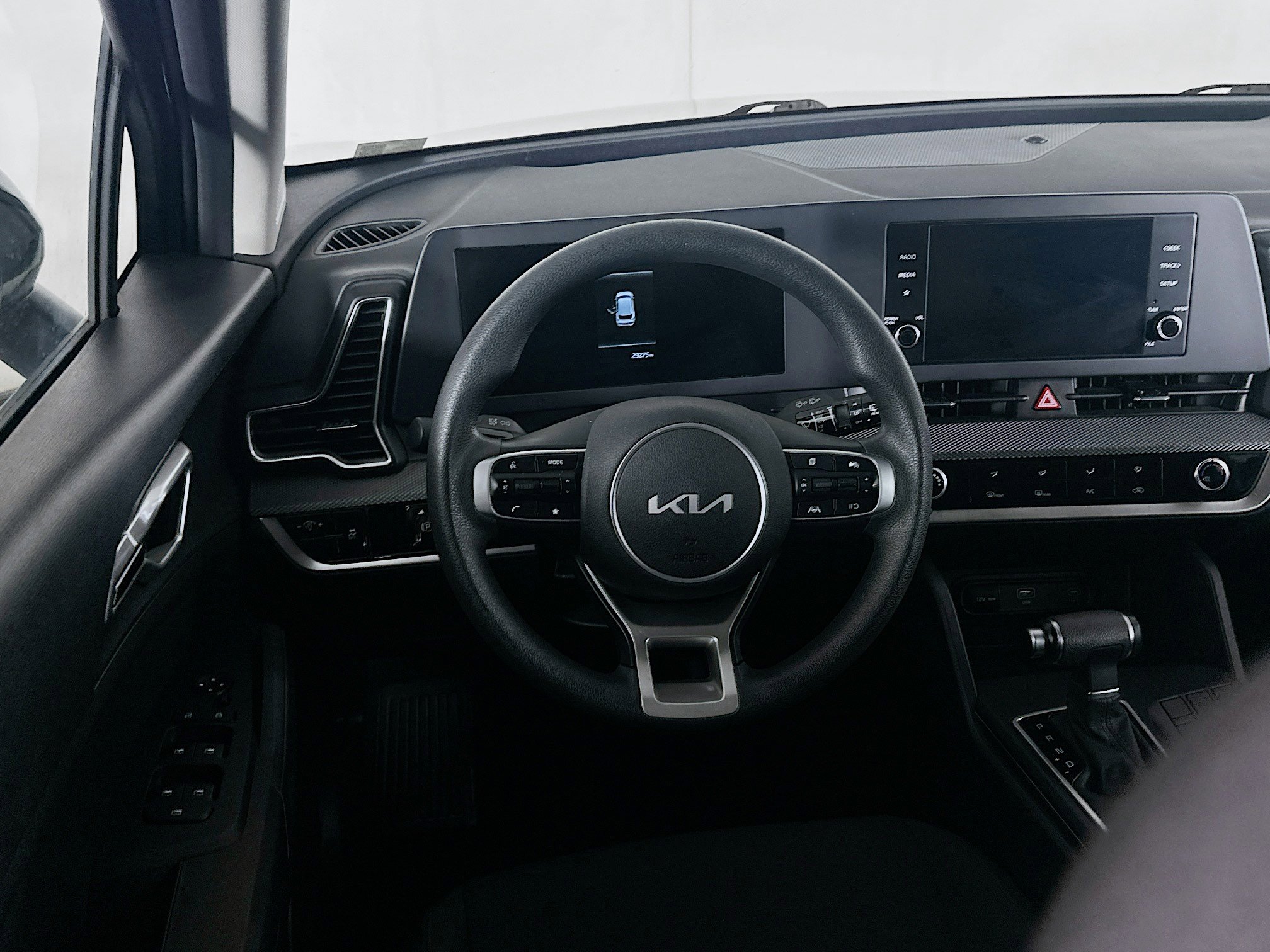 Used 2024 Kia Sportage LX image 17