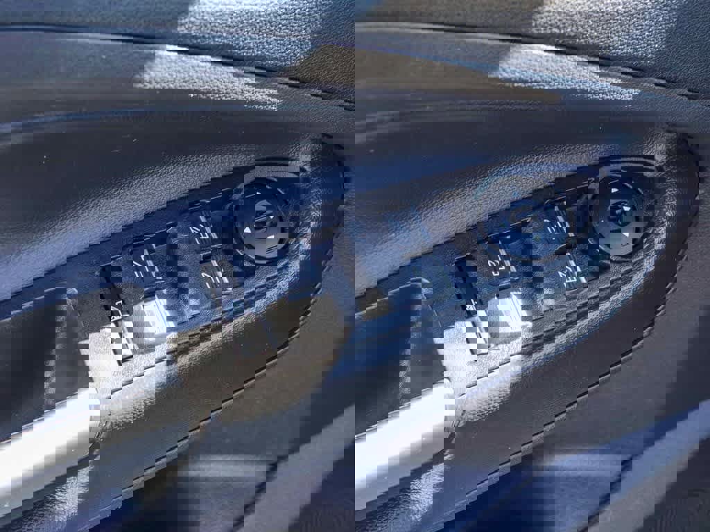 Used 2017 Ford C-MAX Energi Titanium image 20