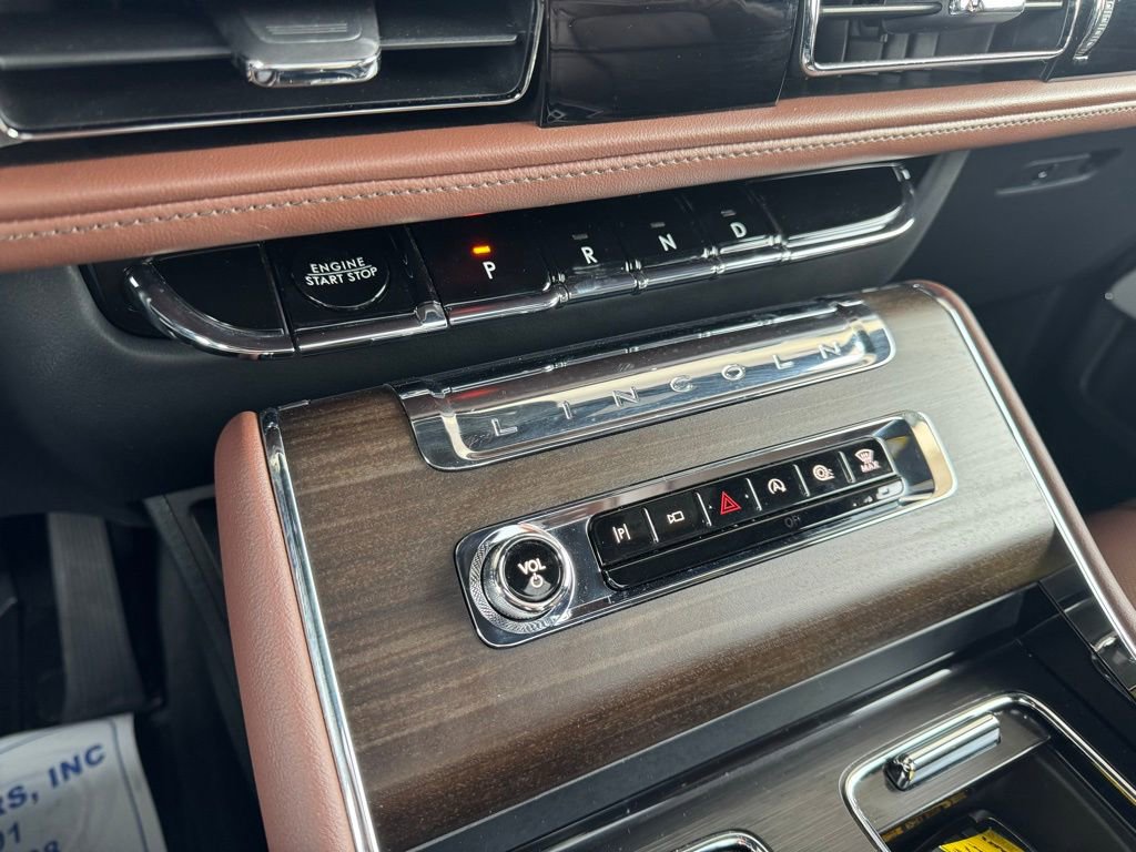 Used 2025 Lincoln Aviator Reserve w/ Luxury Package AWD/4WD image 14