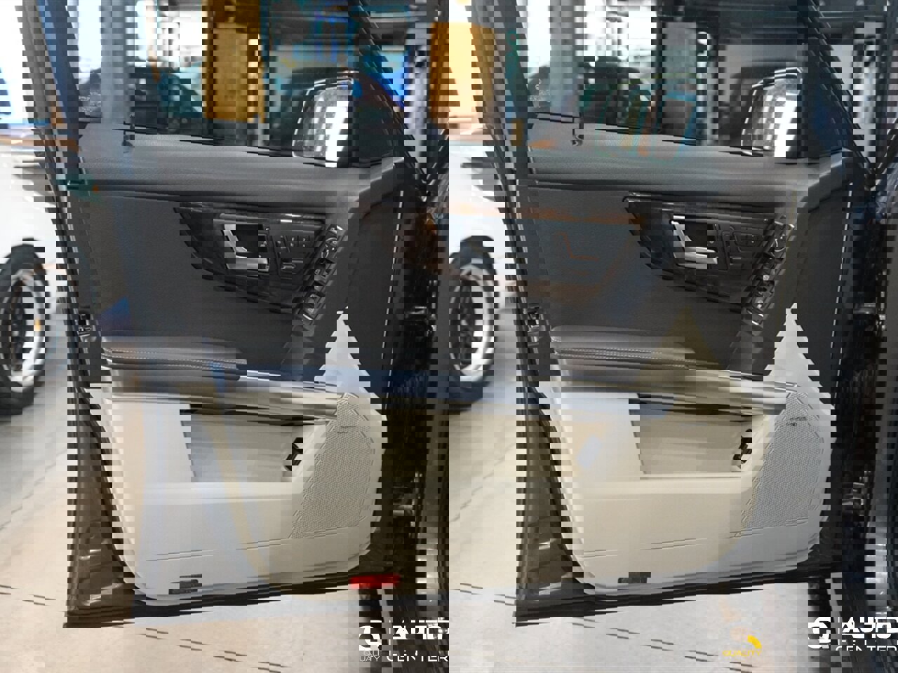 Used 2013 Mercedes-Benz GLK 350 4MATIC image 8