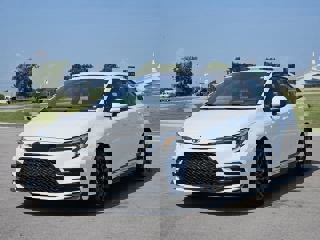 Used 2024 Toyota Corolla SE image 3
