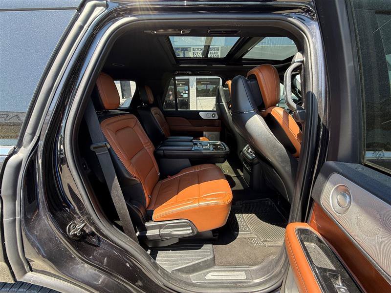 Used 2020 Lincoln Navigator Reserve w/ Luxury Package RWD image 29