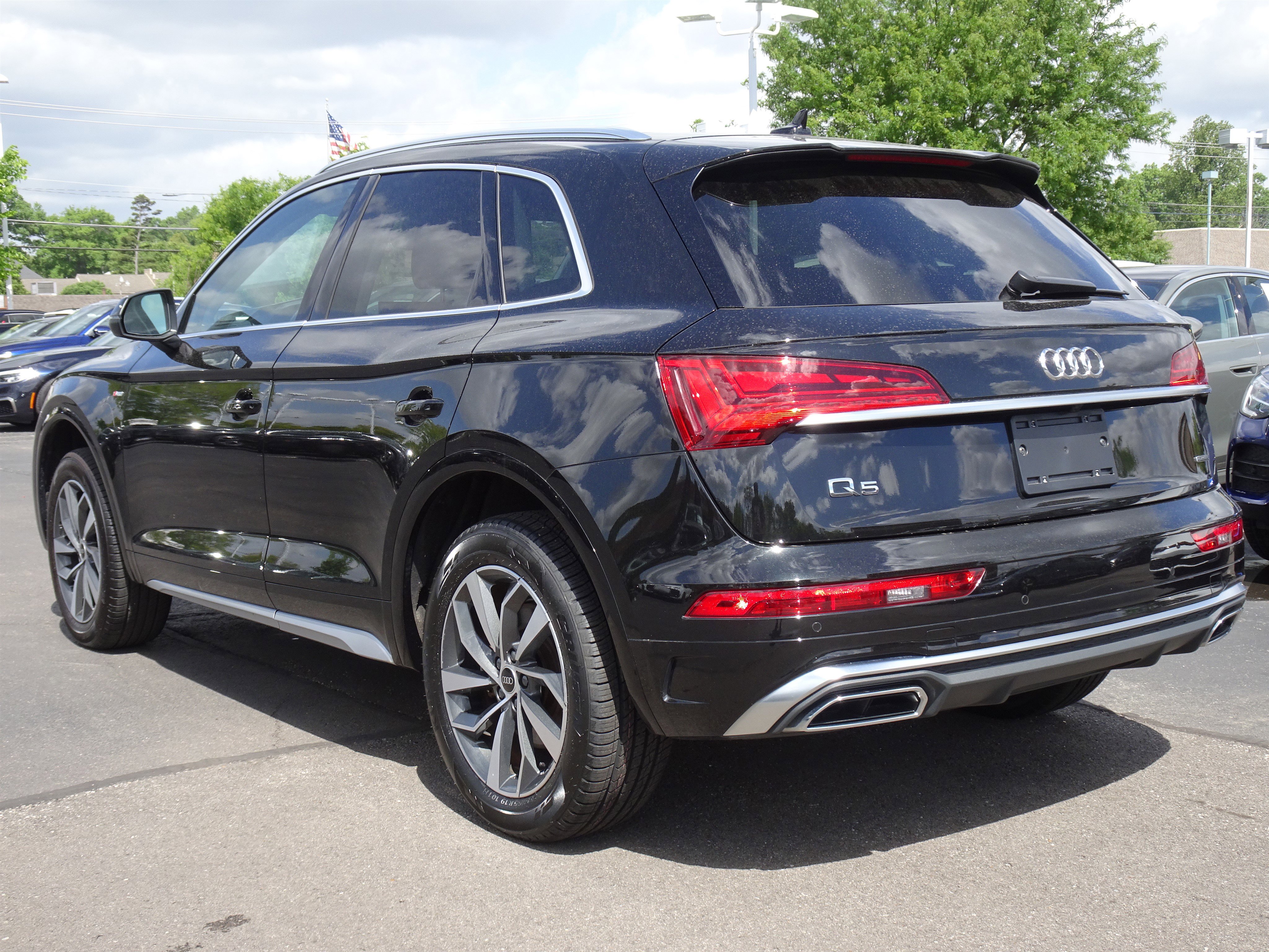 Certified 2023 Audi Q5 2.0T Premium w/ Convenience Package AWD/4WD image 3