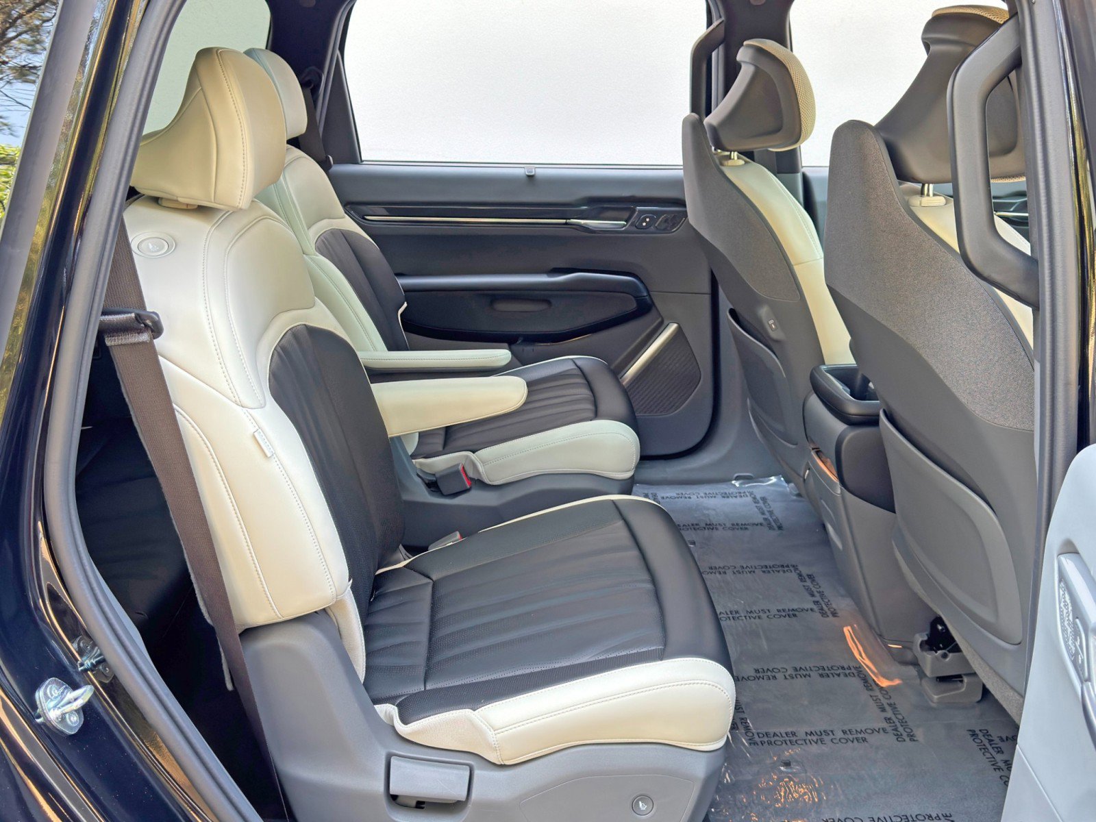 Used 2025 Kia EV9 GT-Line AWD/4WD image 46