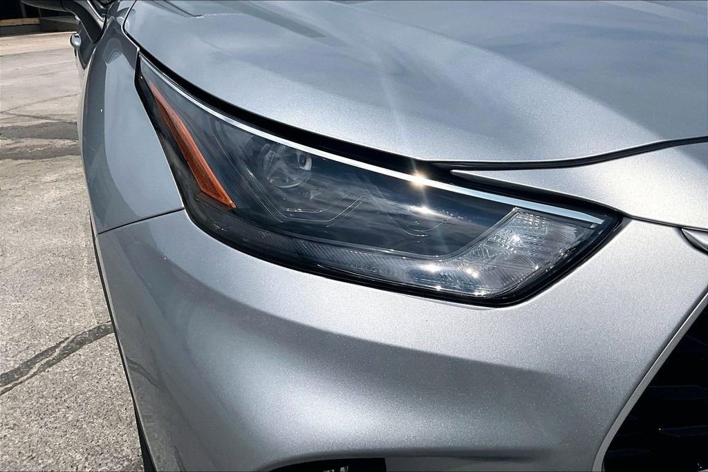 Used 2023 Toyota Highlander XLE image 32