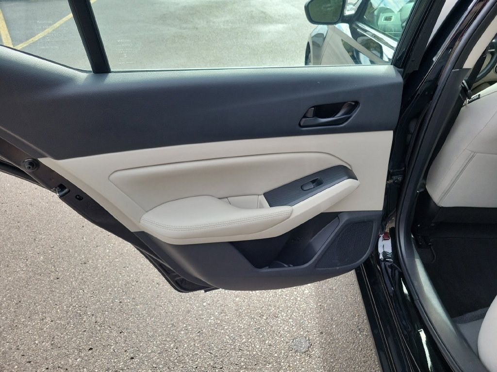 Used 2025 Nissan Altima 2.5 SV FWD image 18