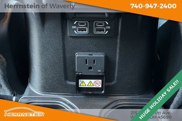 Used 2024 Jeep Wrangler Sahara image 12