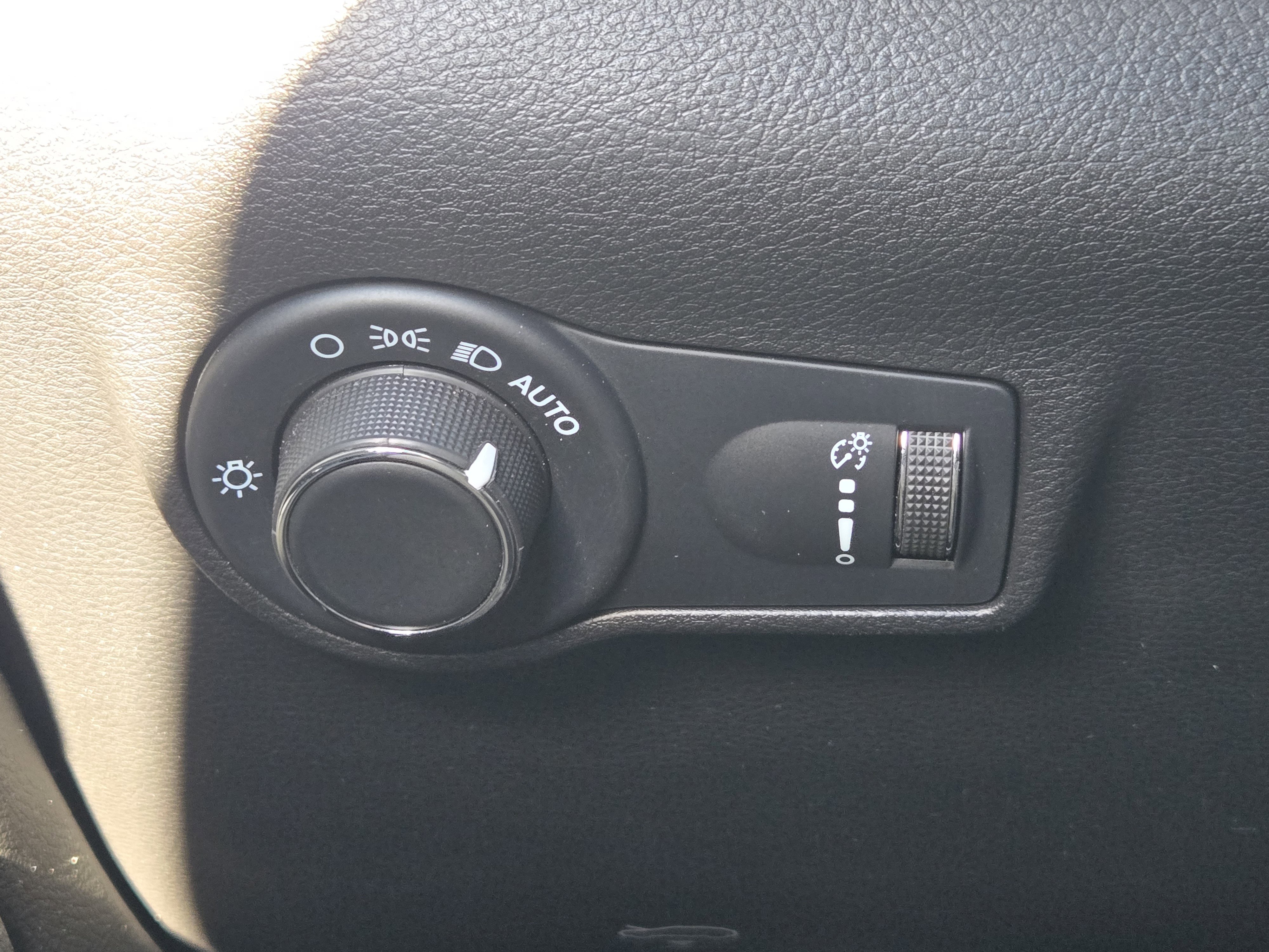 Used 2023 Jeep Compass Sport image 25