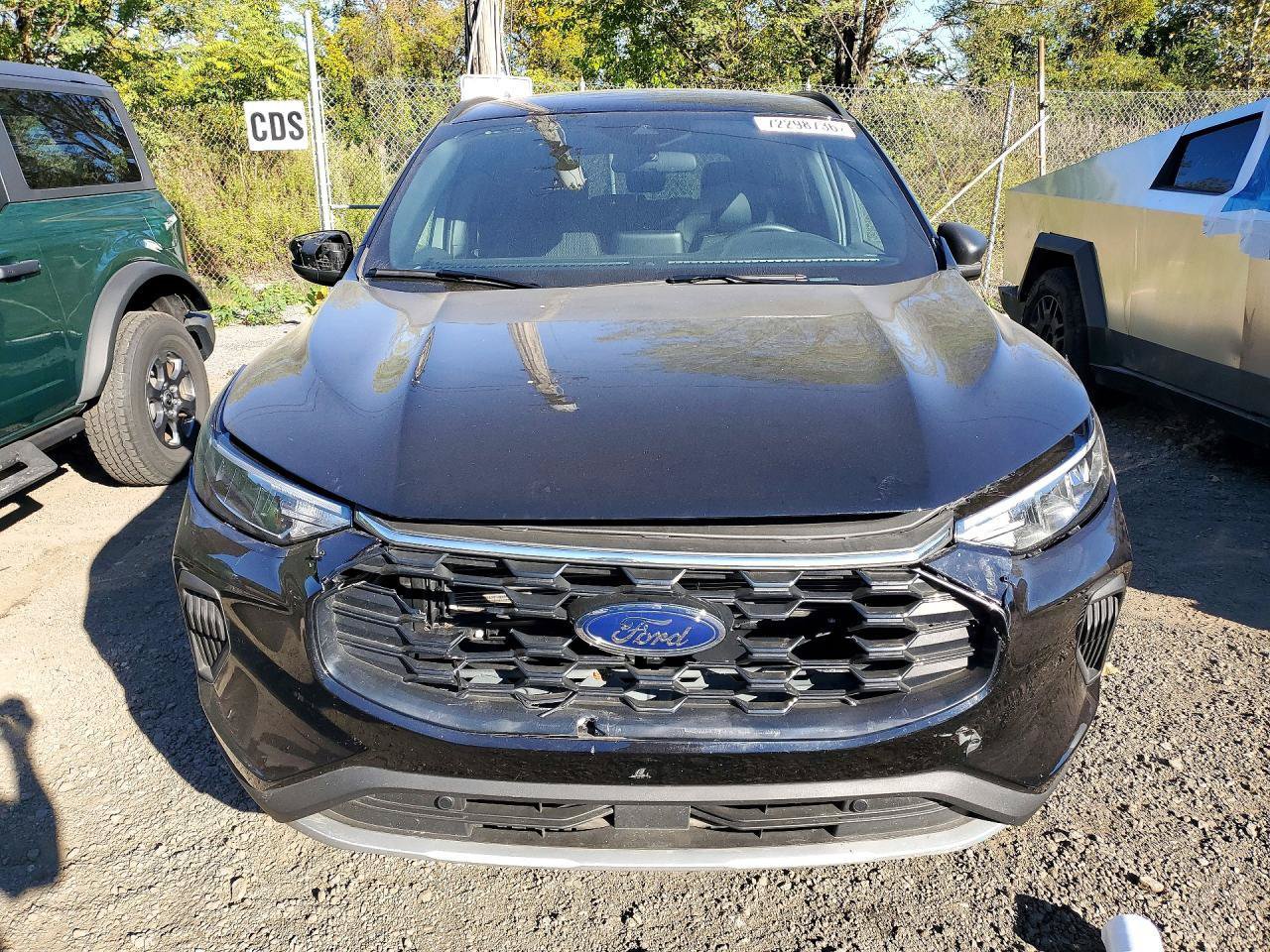 Used 2025 Ford Escape ST-Line AWD/4WD image 2