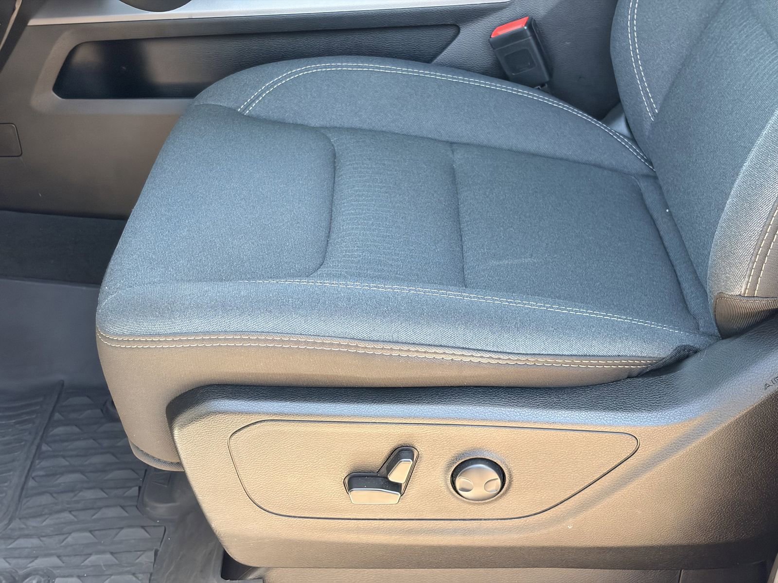 Used 2022 RAM 1500 Big Horn AWD/4WD image 18