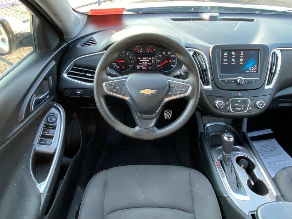 Used 2017 Chevrolet Malibu LT FWD image 17