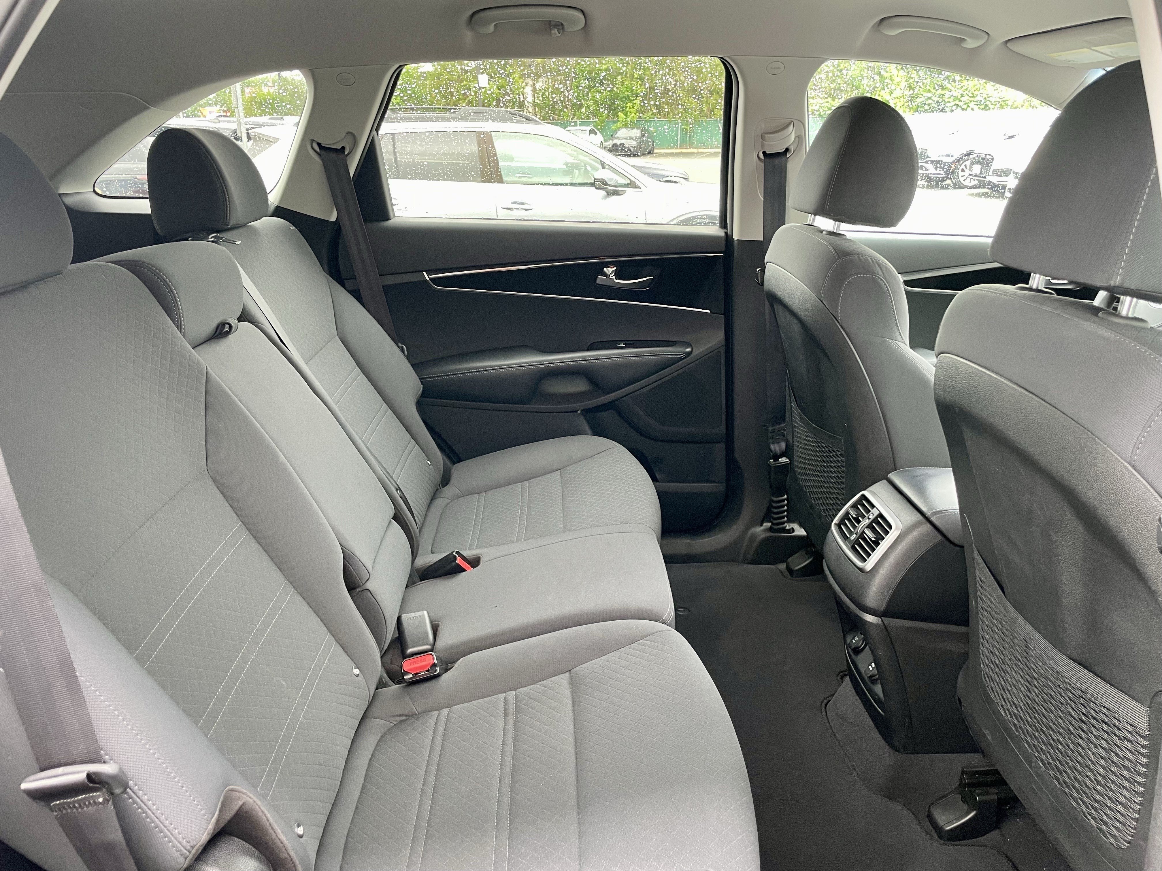 Used 2019 Kia Sorento AWD V6 image 29