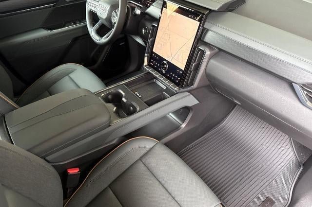 New 2026 GMC Acadia AT4 w/ Luxury Package AWD/4WD image 18