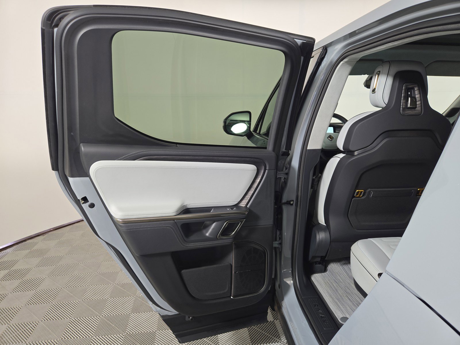 Used 2022 Rivian R1T Adventure image 17